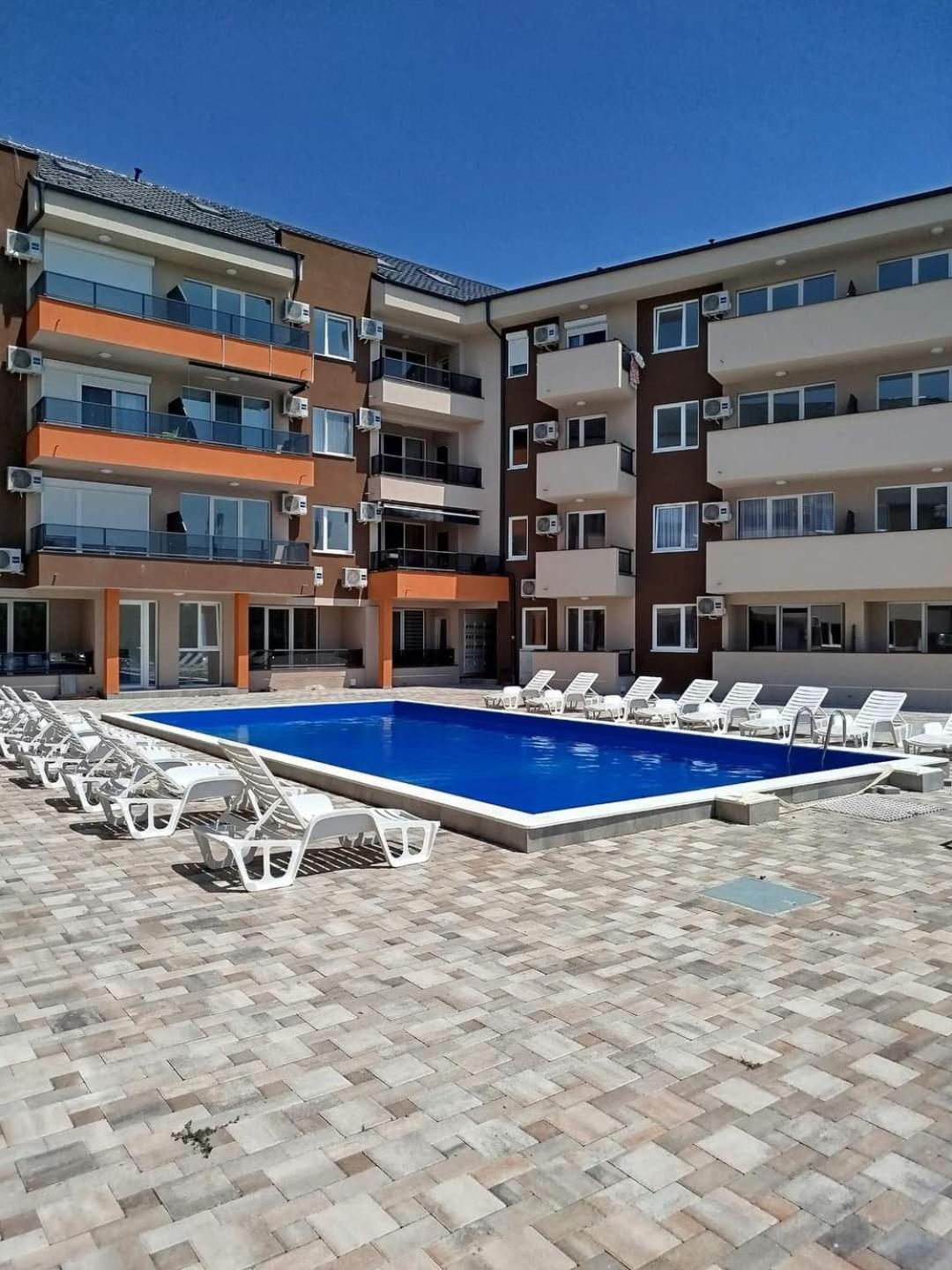 Apartment With Pool Veliko Gradište Exterior foto